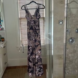 Gorgeous maaji maxi dress